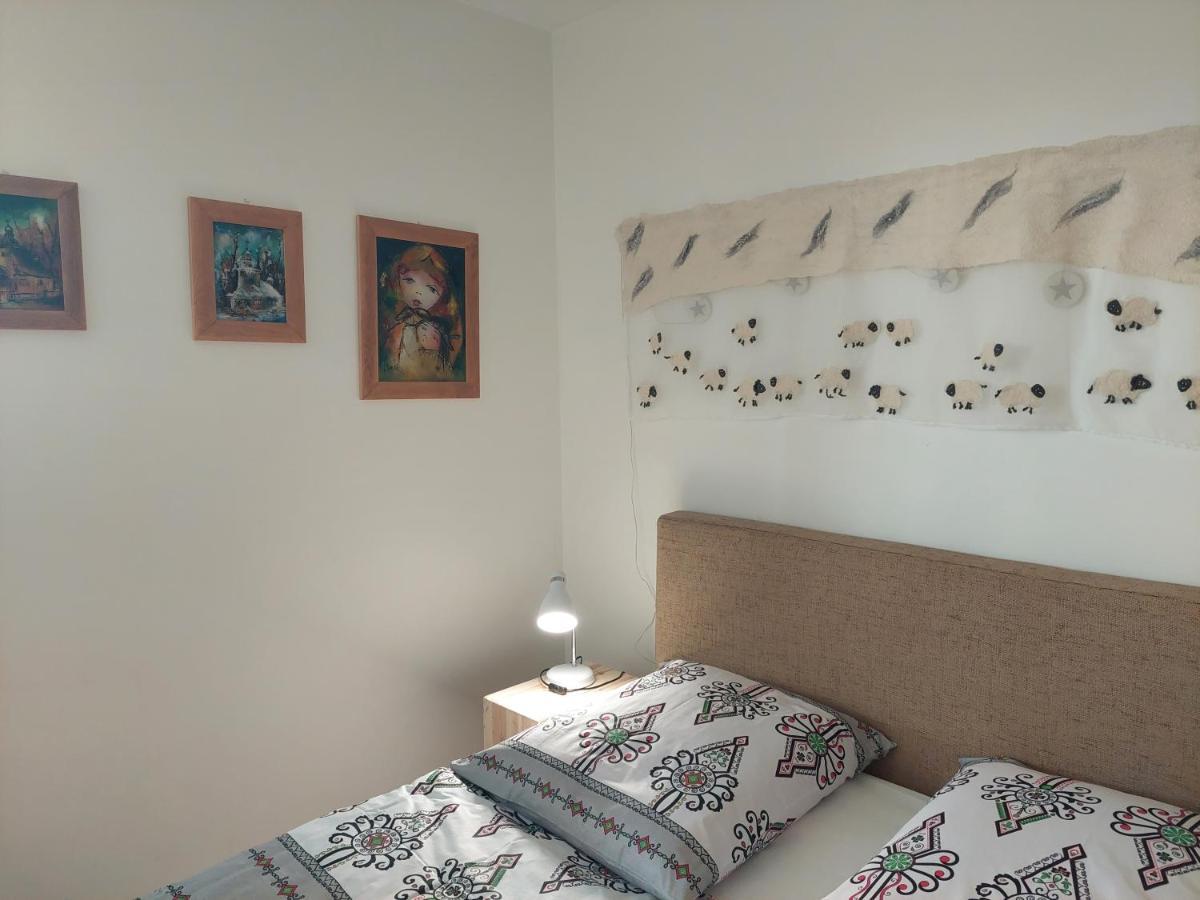 Apartment Regle & *